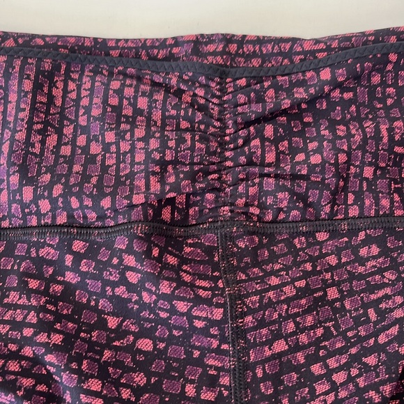 BOGO - Lululemon Cropped Leggings Yoga Pants w/Mesh 6 - Picture 4 of 5